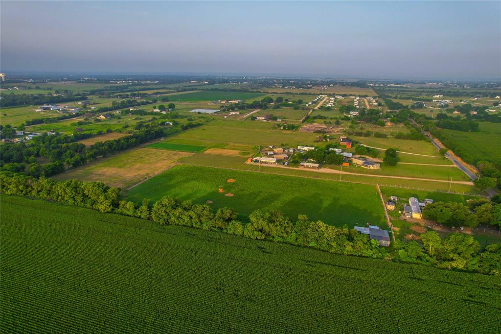 386 North Rock Creek Road Waco, TX 76708 - Photo 35 of 40 a view of a city with a lake