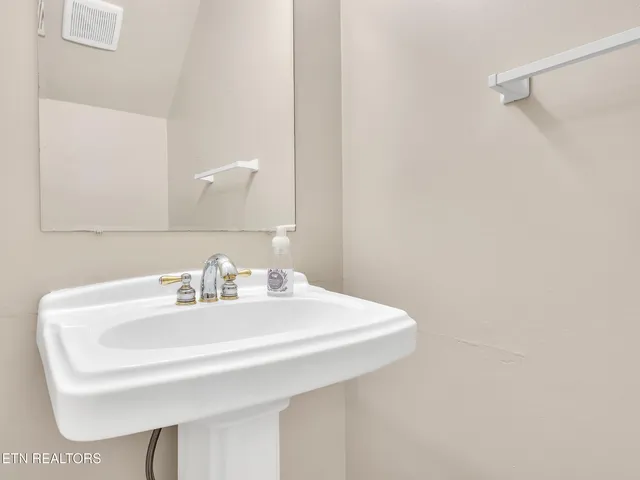 $237,400 | 1321 Nobel Street, Unit E, Alcoa, TN 37701