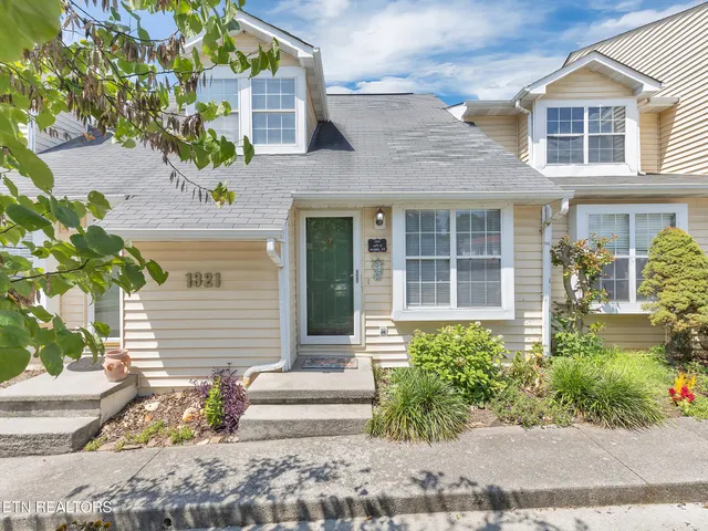 $237,400 | 1321 Nobel Street, Unit E, Alcoa, TN 37701