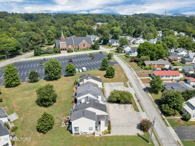 $237,400 | 1321 Nobel Street, Unit E, Alcoa, TN 37701