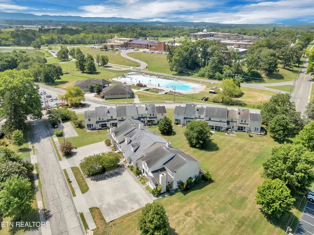 $237,400 | 1321 Nobel Street, Unit E, Alcoa, TN 37701