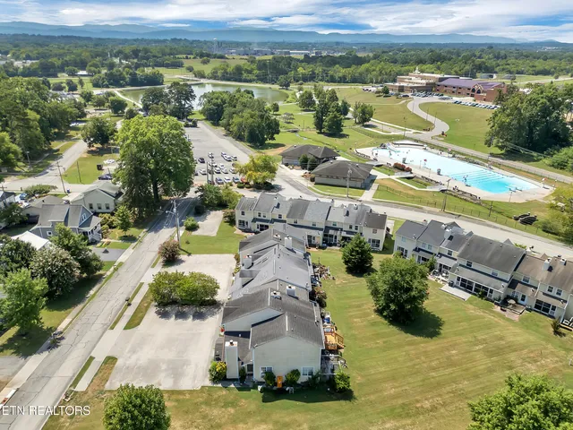 $237,400 | 1321 Nobel Street, Unit E, Alcoa, TN 37701