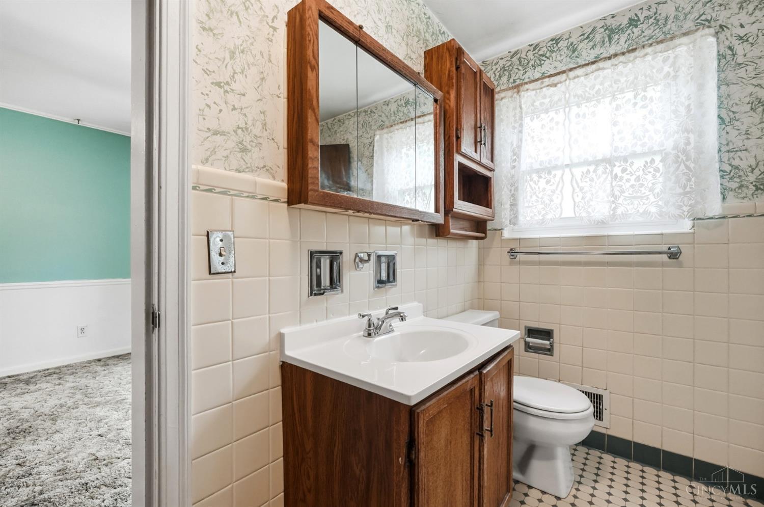 1072 West Galbraith Road Cincinnati, OH 45231 - Photo 36 of 56