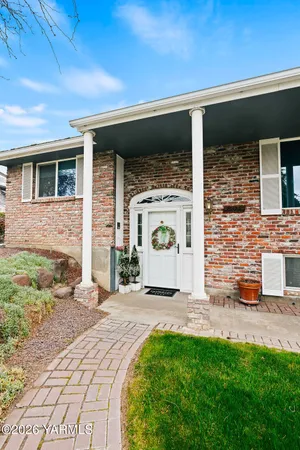 $530,000 | 801 South 69th Avenue, Yakima, WA 98908
