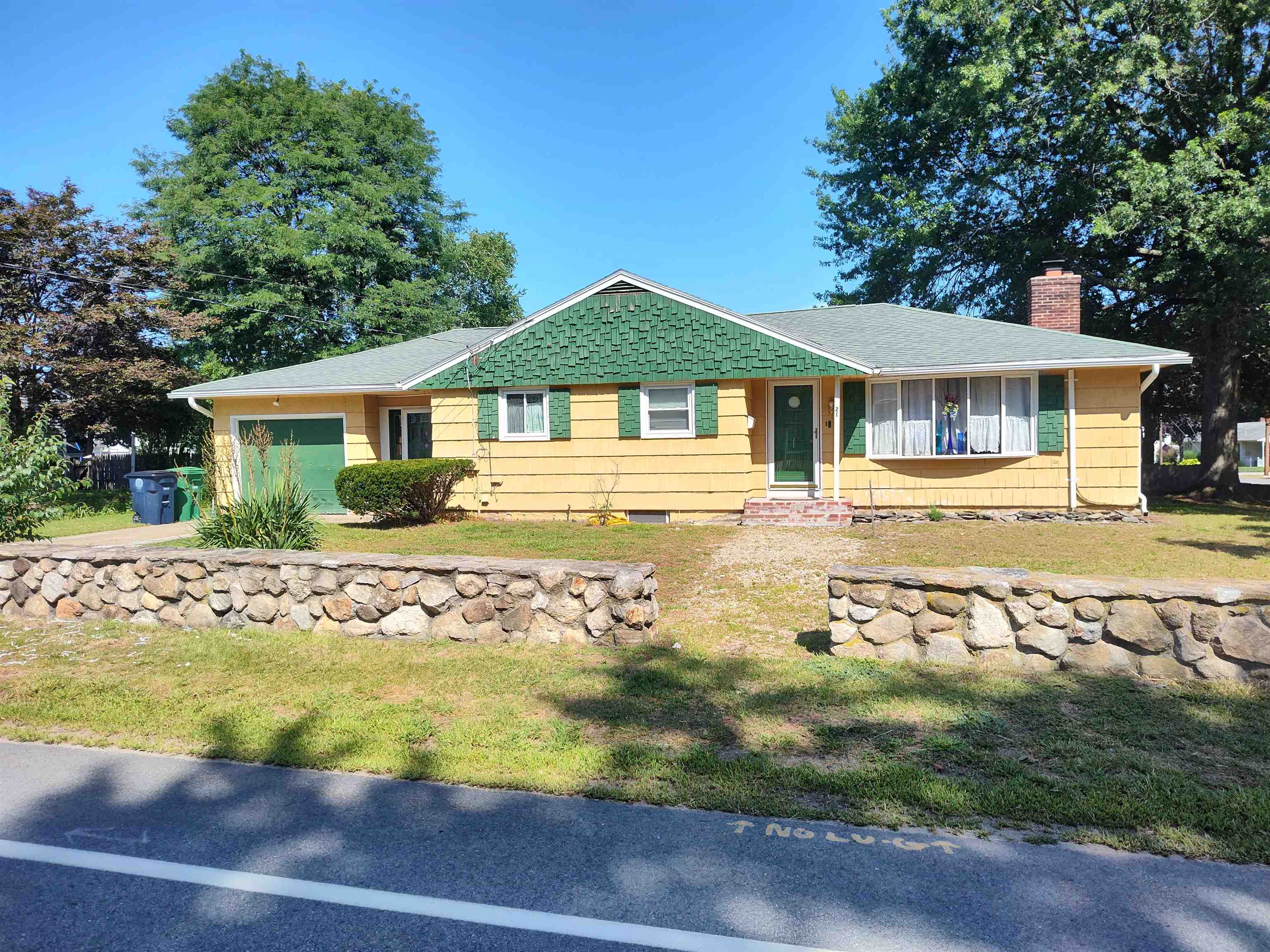 21 Robinson Road Nashua, NH 03060 - Photo 1 of 16 Gallery Image 1