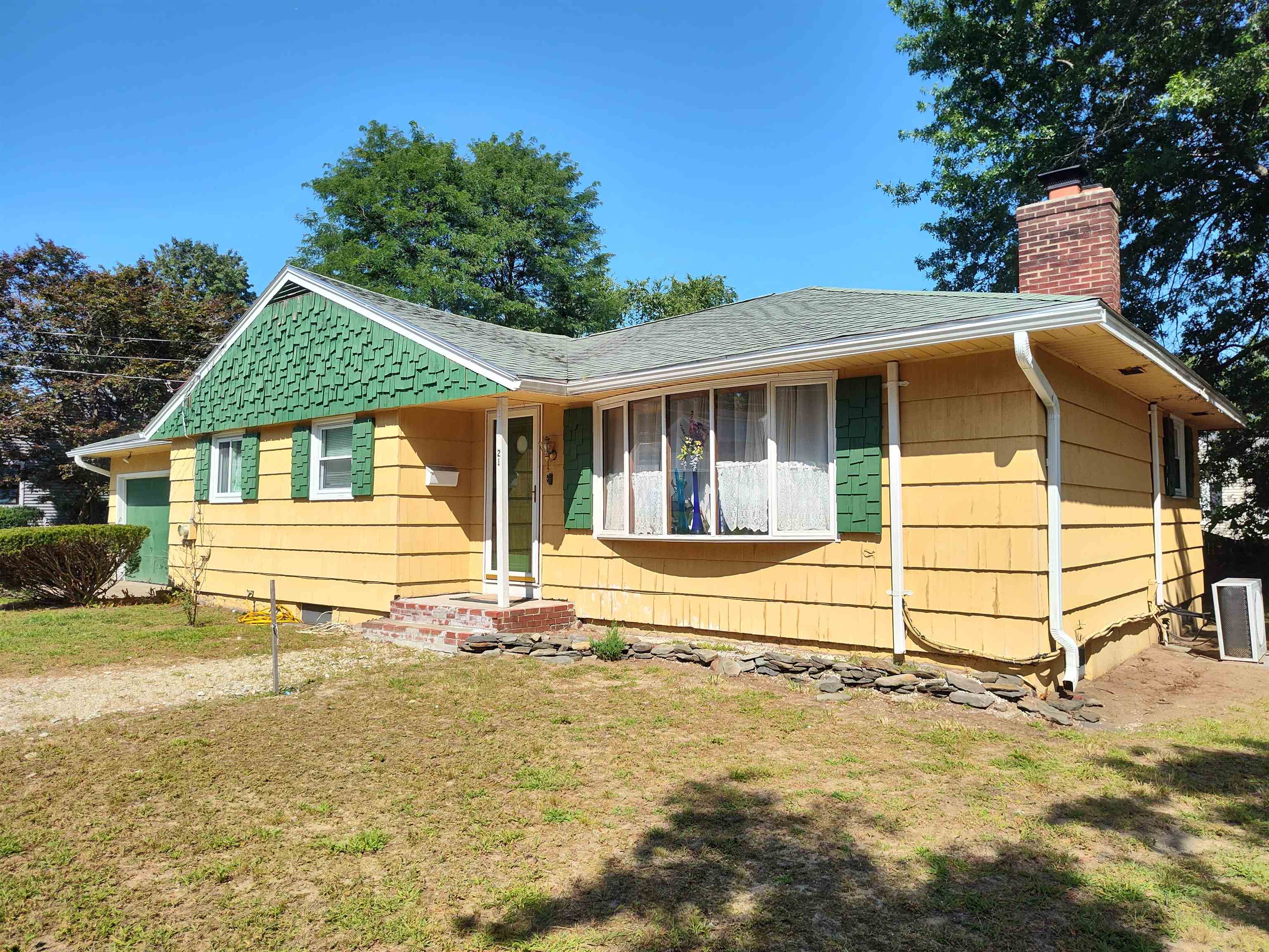 21 Robinson Road Nashua, NH 03060 - Photo 2 of 16 Gallery Image 2