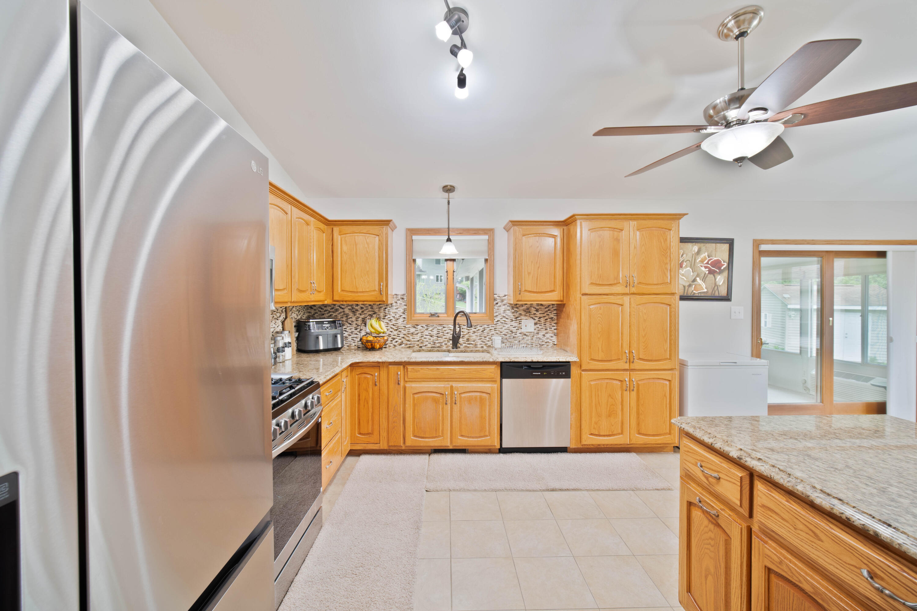 7019 Forest Ridge Drive Schererville, IN 46375 - Photo 9 of 19 3000x2000