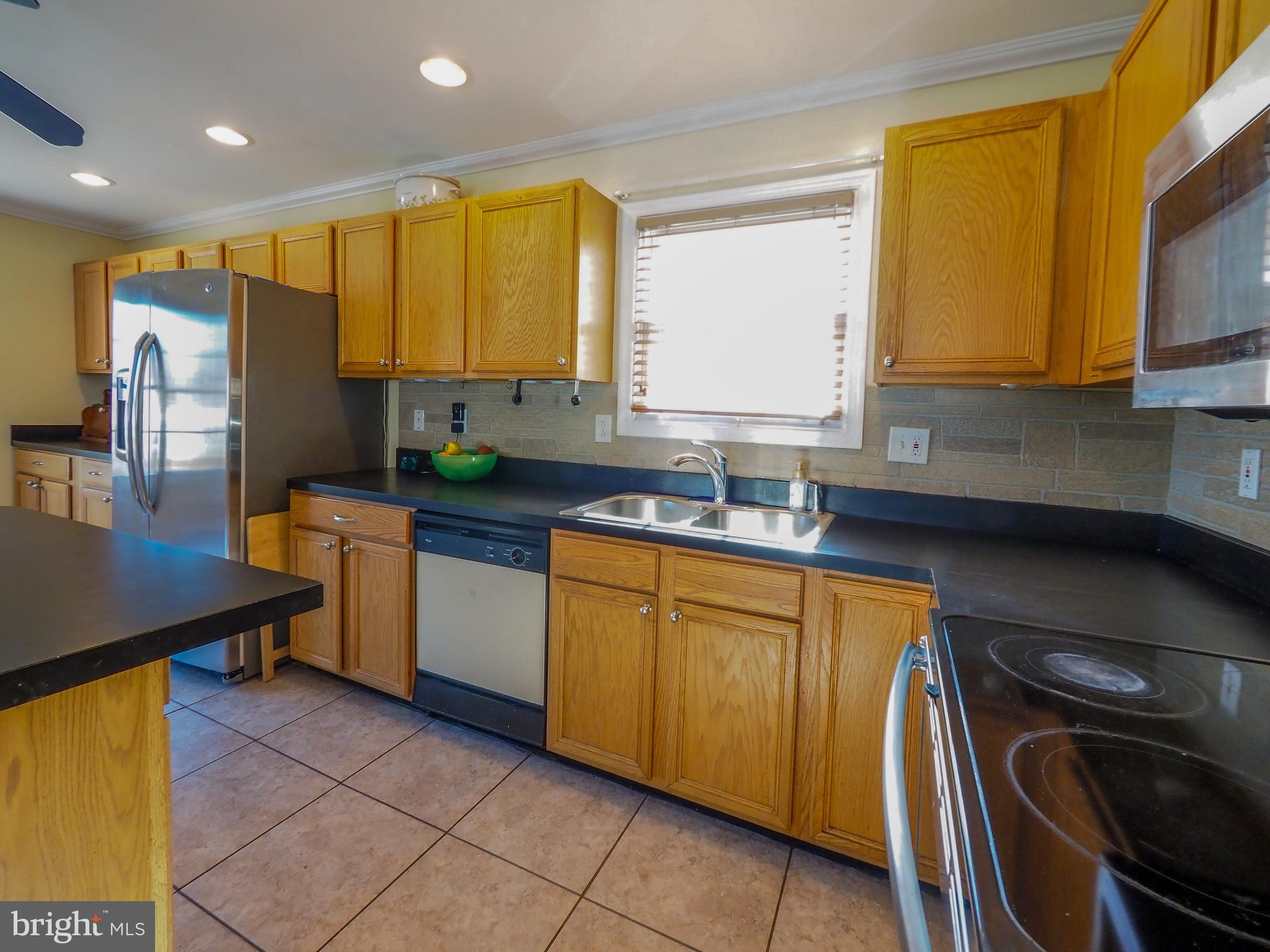 7836 East Shore Road Pasadena, MD 21122 - Photo 4 of 55 Gallery Image 4