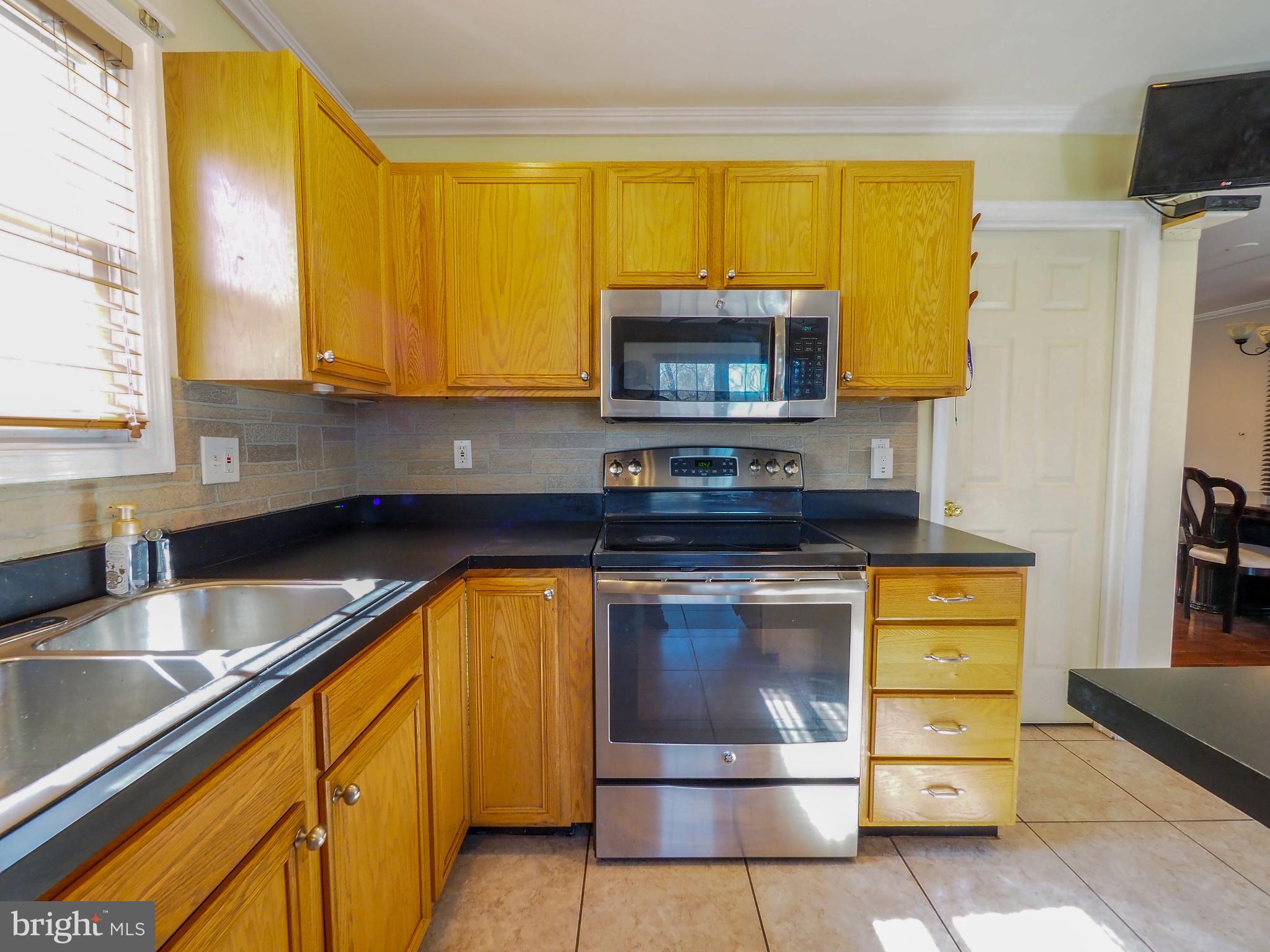 7836 East Shore Road Pasadena, MD 21122 - Photo 5 of 55 Gallery Image 5