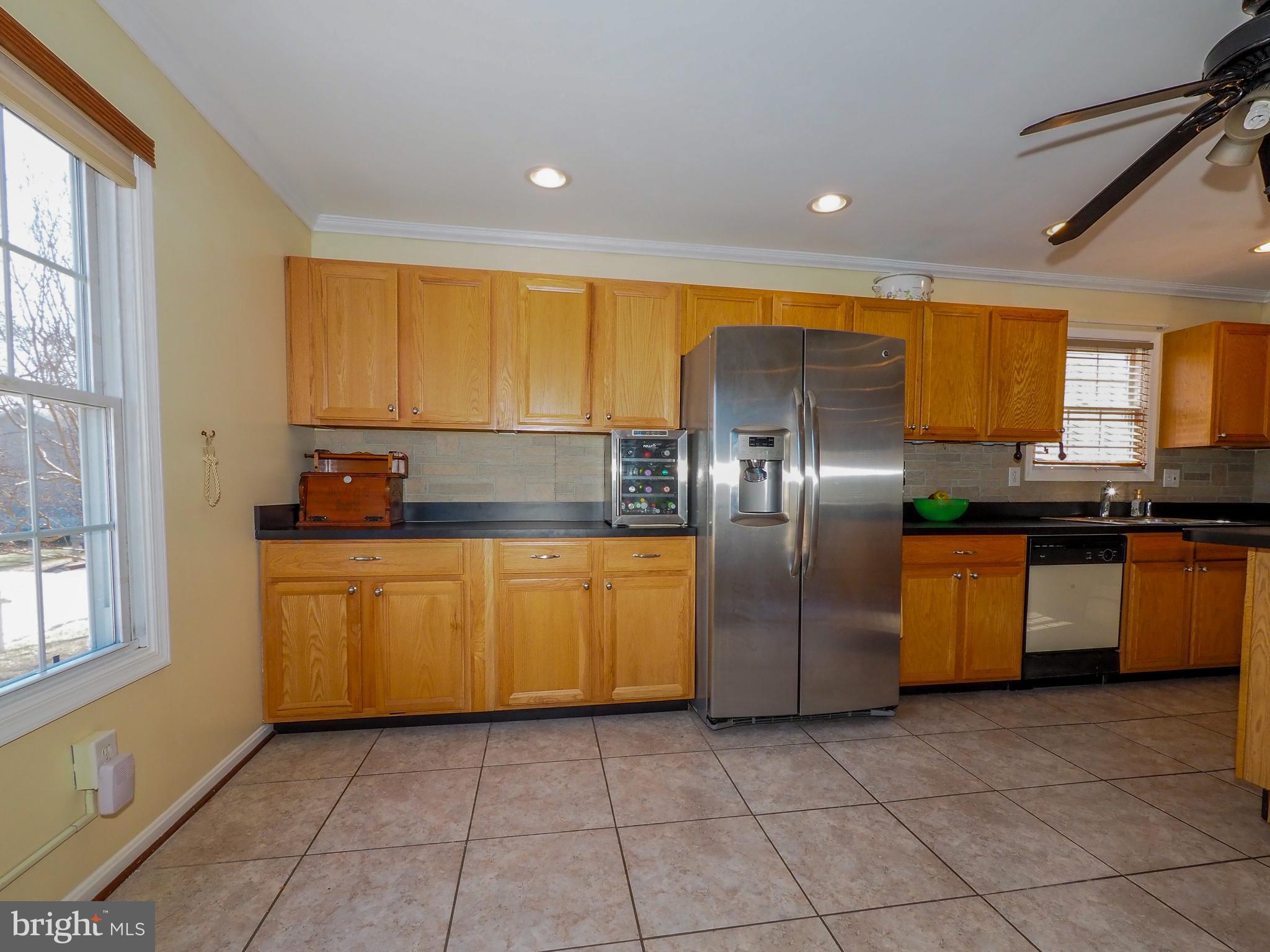 7836 East Shore Road Pasadena, MD 21122 - Photo 6 of 55 Gallery Image 6