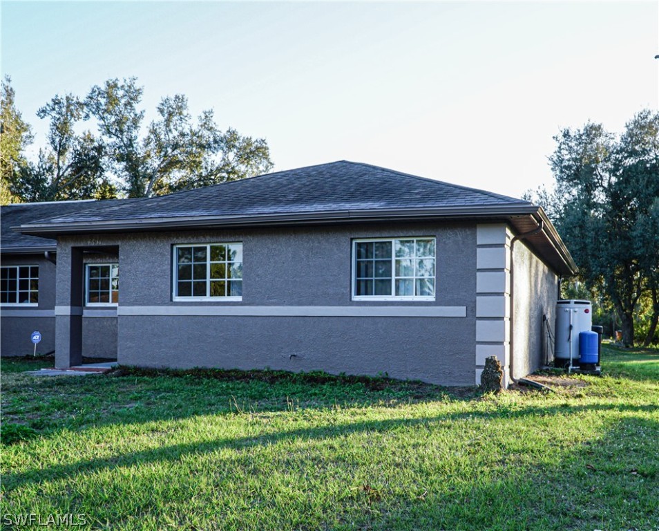 4631 29th Street Southwest Lehigh Acres, FL 33973 - Photo 3 of 10 a backyard of a house with lots of green space