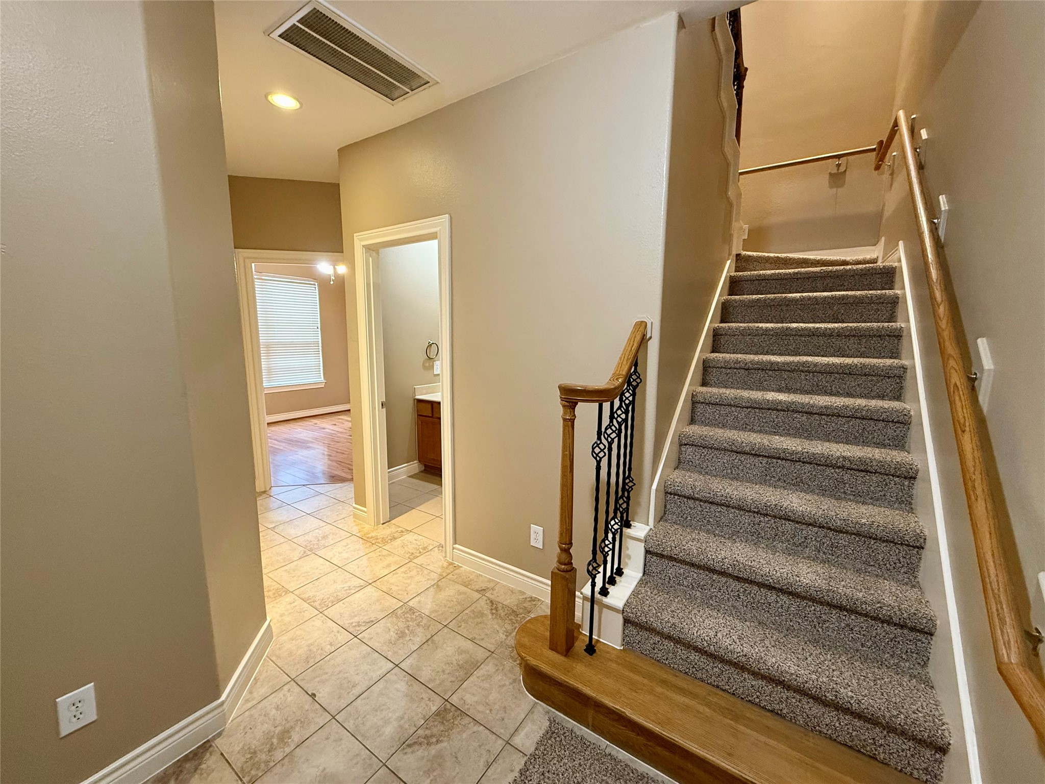 3540 Cline Street Houston, TX 77020 - Photo 19 of 26 Tiled entry hallway leading to the staircase, showcasing the home's multi-level functionality.
