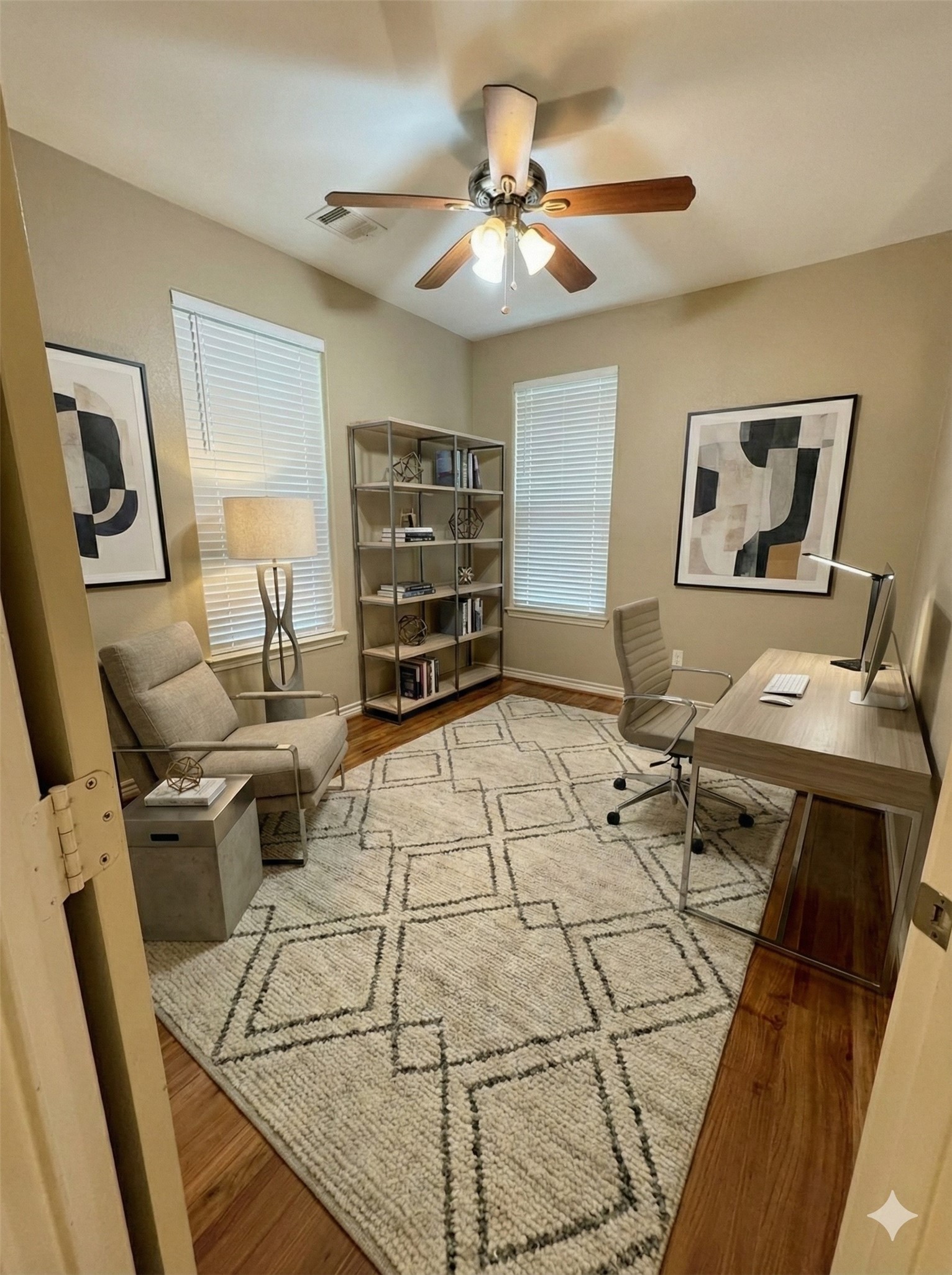 3540 Cline Street Houston, TX 77020 - Photo 5 of 26 Versatile home office or secondary living nook. (digital furniture)
