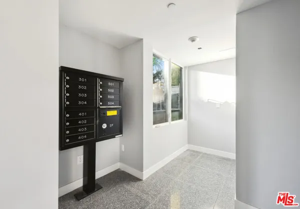 $4,000 | 1130 North Orange Drive, Unit 302, Los Angeles, CA 90038