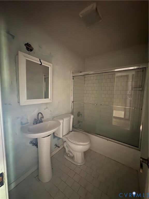 1291 Grapevine Road Sandston, VA 23150 - Photo 15 of 25 Upstairs full bath with , ceramic tile.