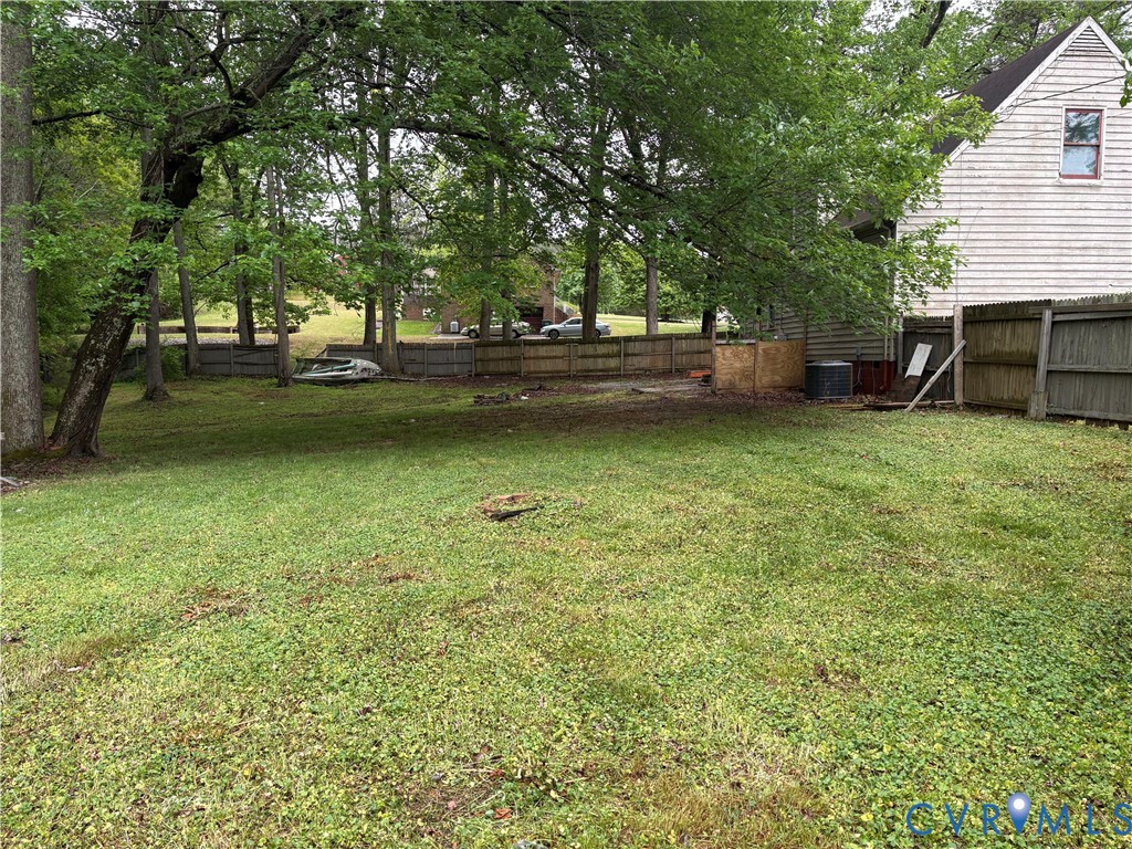 1291 Grapevine Road Sandston, VA 23150 - Photo 21 of 25 View of part of the back lawn