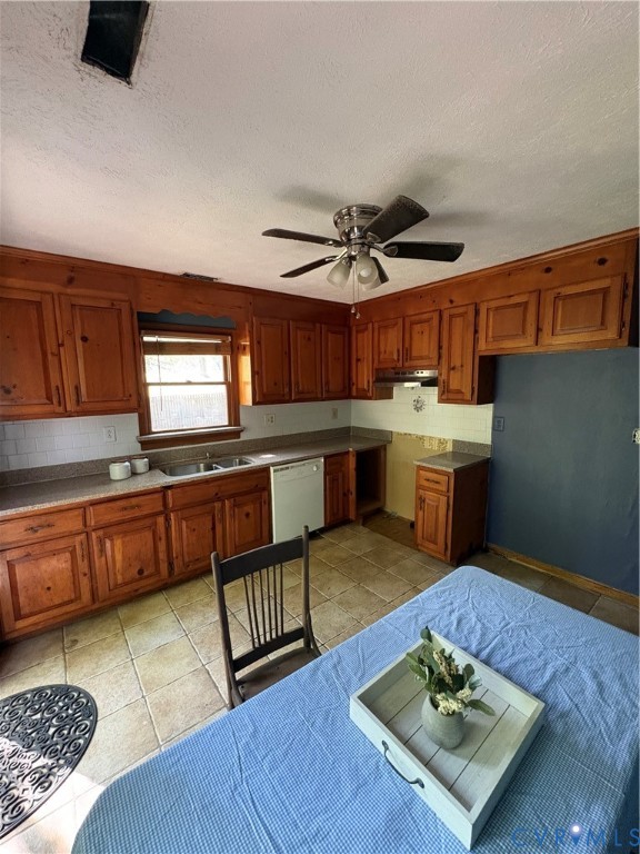 1291 Grapevine Road Sandston, VA 23150 - Photo 8 of 25 Eat in kitchen with dishwasher and solid wood cabi