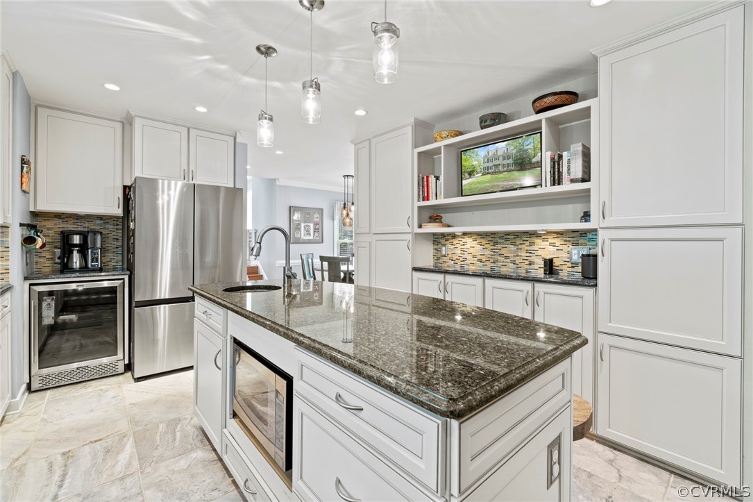 12635 Eagle Ridge Road Henrico, VA 23233 - Photo 14 of 49 Wine fridge/beverage center to the left, and break