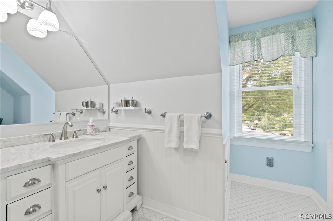 12635 Eagle Ridge Road Henrico, VA 23233 - Photo 37 of 49 3rd floor full bath that has also been renovated.