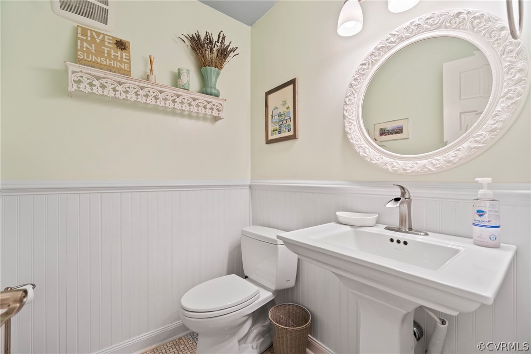 12635 Eagle Ridge Road Henrico, VA 23233 - Photo 40 of 49 1st floor half powder room which is also completel