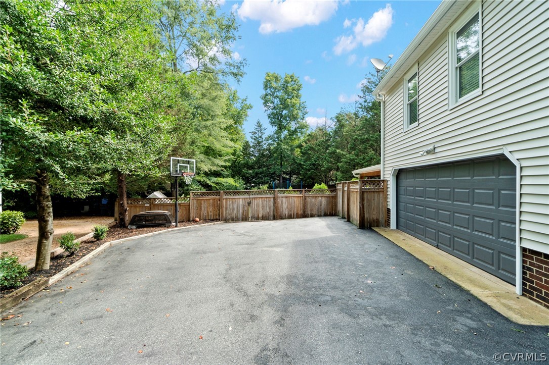 12635 Eagle Ridge Road Henrico, VA 23233 - Photo 48 of 49 2 car side load garage.