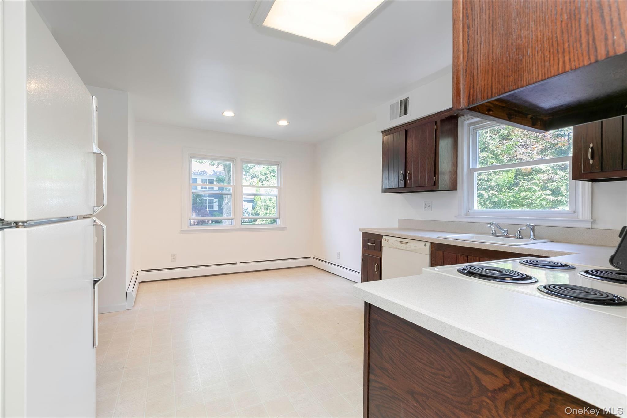 48 Clinton Avenue Rye, NY 10580 - Photo 16 of 36 Eat-in-Kitchen