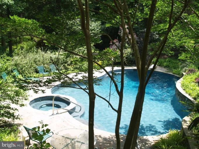 13628 Glenhurst Road North Potomac, MD 20878 - Photo 2 of 30 Swimming Pool