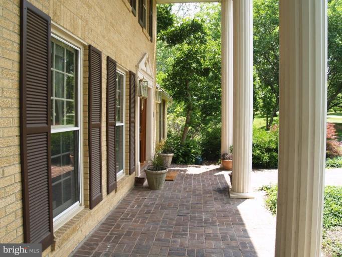 13628 Glenhurst Road North Potomac, MD 20878 - Photo 15 of 30 Porch