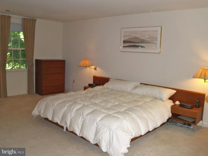 13628 Glenhurst Road North Potomac, MD 20878 - Photo 16 of 30 Master Bedroom