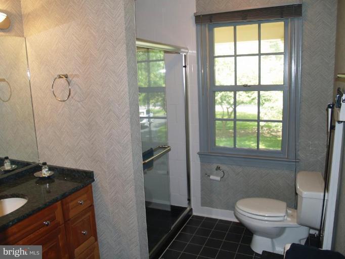 13628 Glenhurst Road North Potomac, MD 20878 - Photo 20 of 30 Bath #2