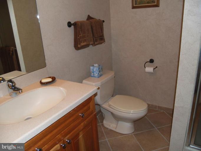 13628 Glenhurst Road North Potomac, MD 20878 - Photo 22 of 30 Bath #4