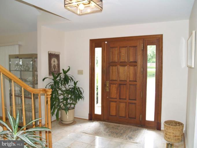 13628 Glenhurst Road North Potomac, MD 20878 - Photo 5 of 30 Entrance / Foyer