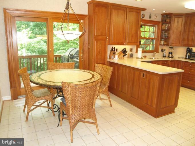 13628 Glenhurst Road North Potomac, MD 20878 - Photo 7 of 30 Dining Area