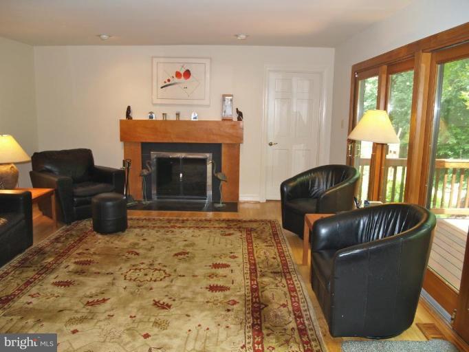 13628 Glenhurst Road North Potomac, MD 20878 - Photo 8 of 30 Family Room