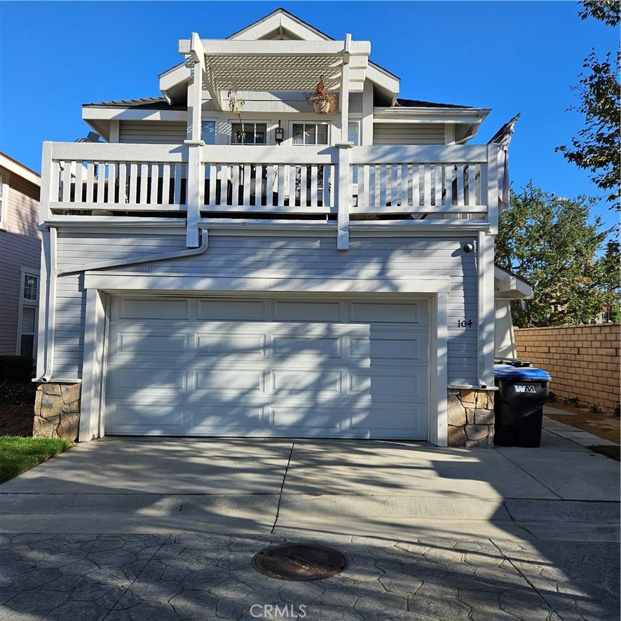 a view of building with an entryway and a yard