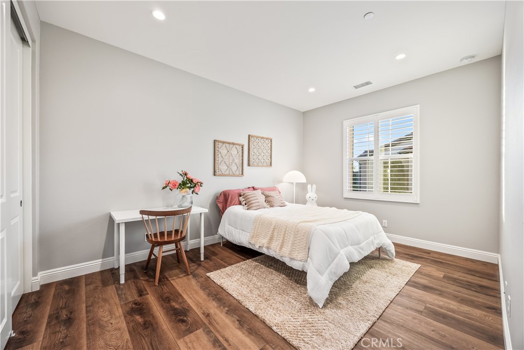 51 Decker Irvine, CA 92620 - Photo 35 of 49 a bedroom with a bed and a table