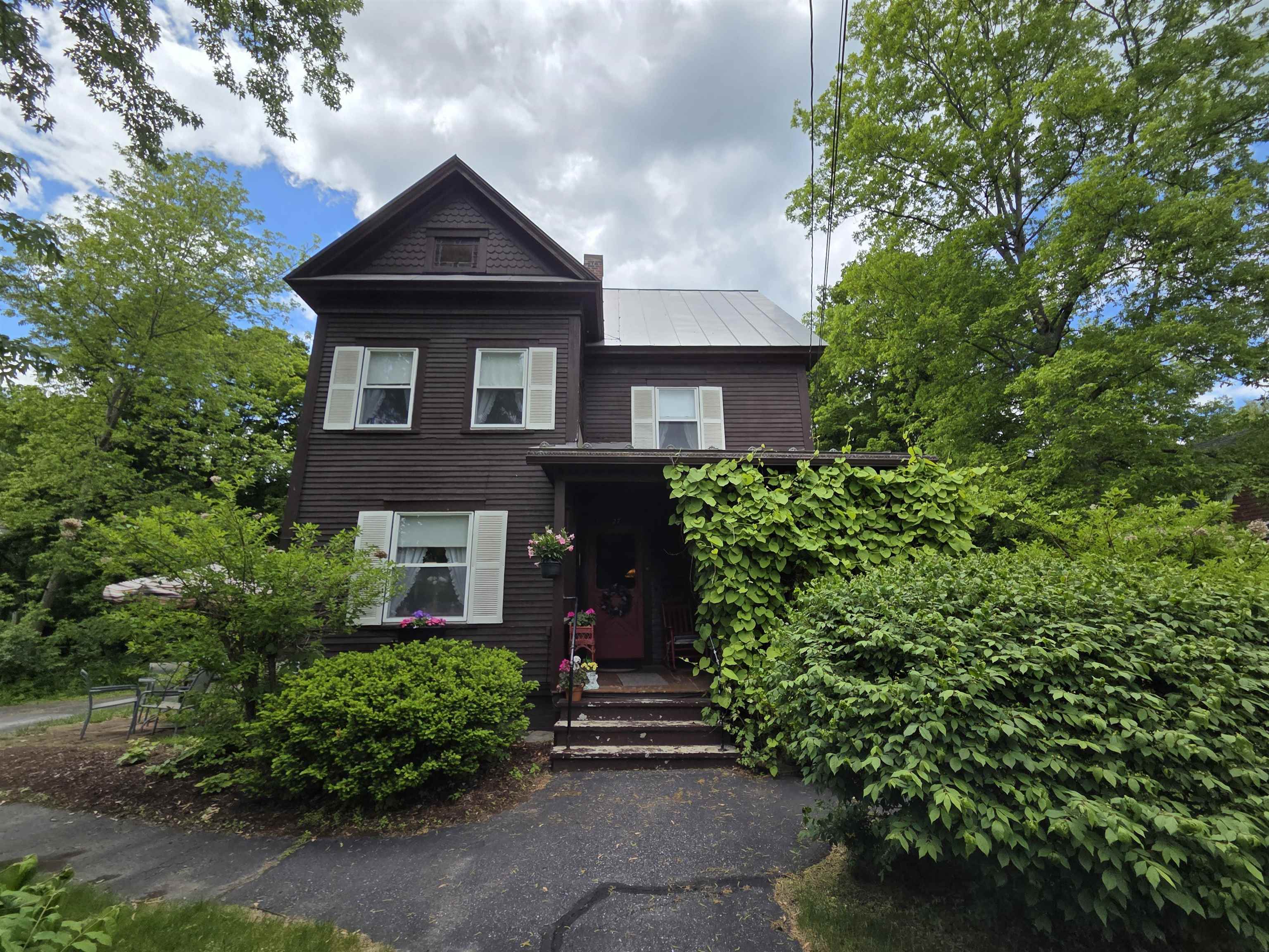 27 Crafts Avenue Lebanon, NH 03784 - Photo 2 of 32