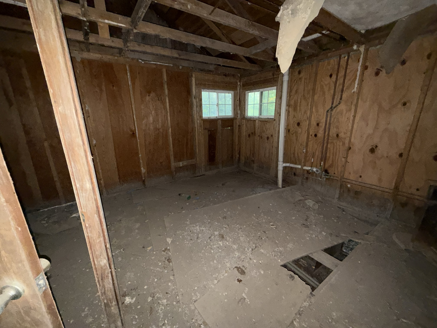 9 Maple Island Momence, IL 60954 - Photo 5 of 10 an empty room with windows