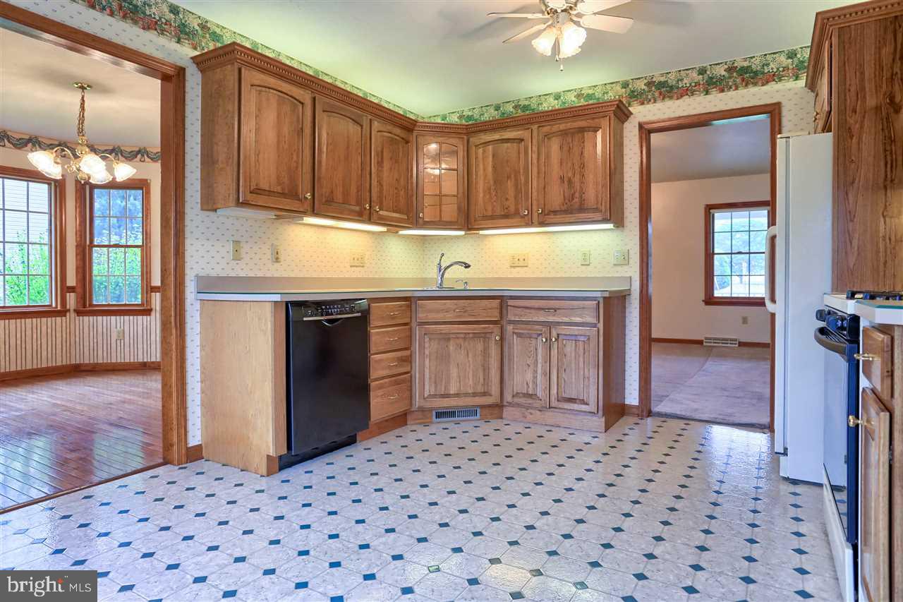 1450 Grandview Road Hanover, PA 17331 - Photo 7 of 24