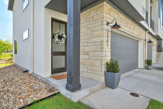 a view of an entryway of house