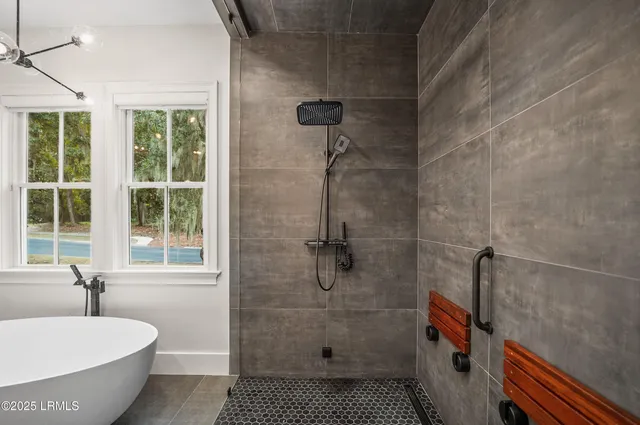 $1,950,000 | 229 De La Gaye Point, Beaufort, SC 29902