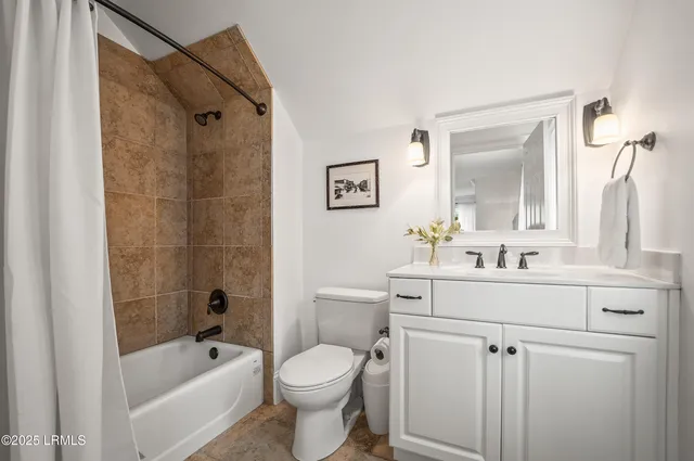 $1,950,000 | 229 De La Gaye Point, Beaufort, SC 29902