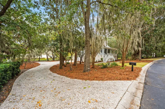 $1,950,000 | 229 De La Gaye Point, Beaufort, SC 29902