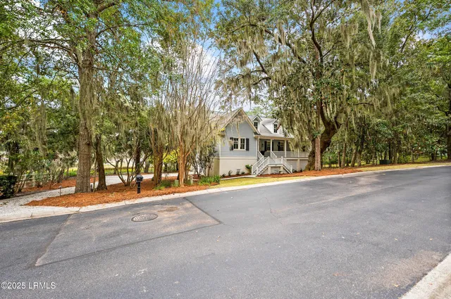 $1,950,000 | 229 De La Gaye Point, Beaufort, SC 29902
