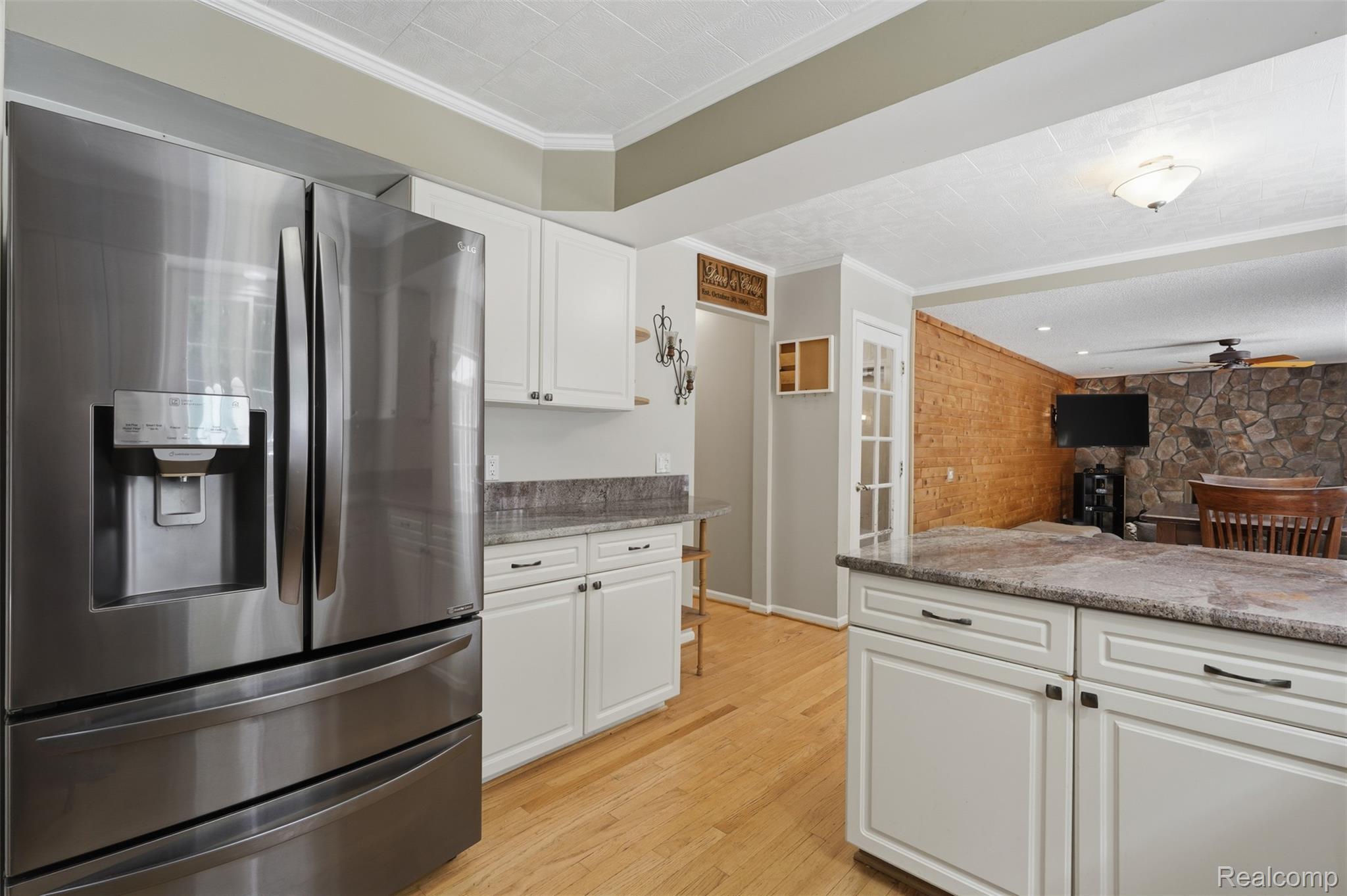 18461 Gill Road Livonia, MI 48152 - Photo 8 of 39 9.jpg