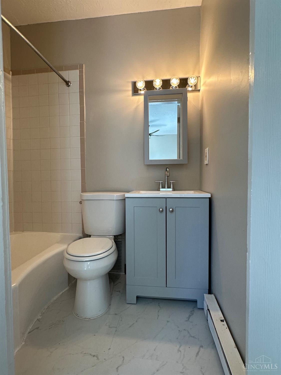 3151 River Road Cincinnati, OH 45204 - Photo 7 of 26 First floor unit (1 bed room unit) full bath.