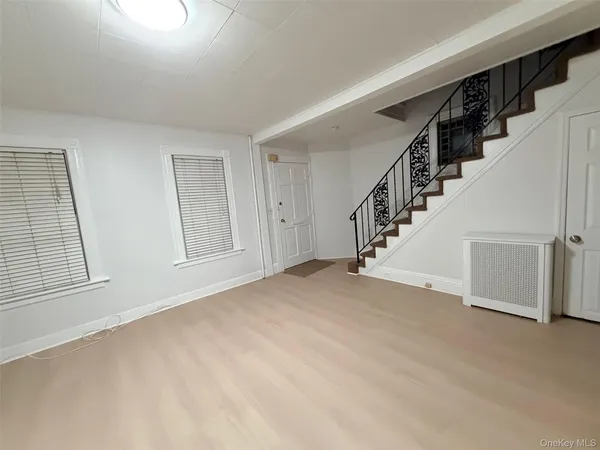 $4,900 | 184 Cleveland Avenue, Mineola, NY 11501