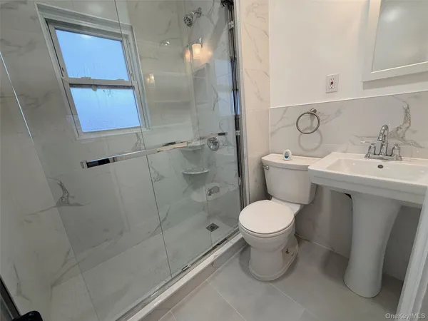 $4,900 | 184 Cleveland Avenue, Mineola, NY 11501