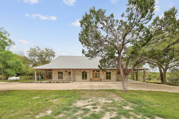 150 Pecan 2, Florence, TX 76527