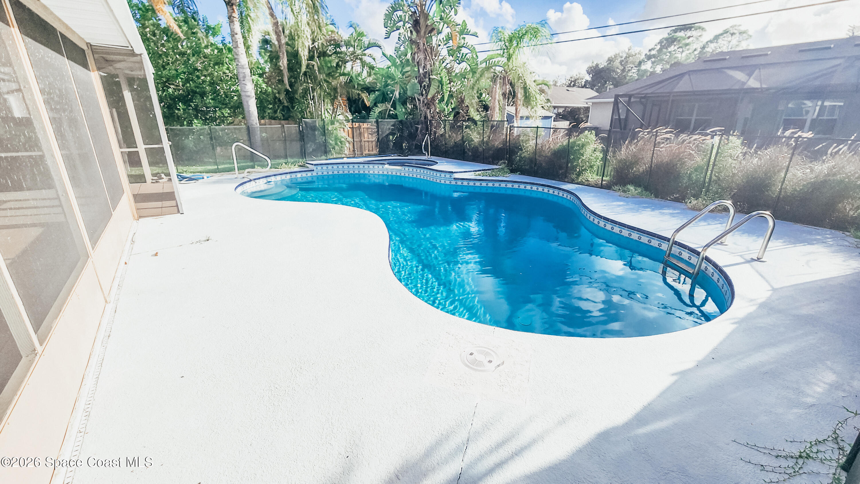 1521 Barber Street Sebastian, FL 32958 - Photo 3 of 33 a view of a jacuzzi